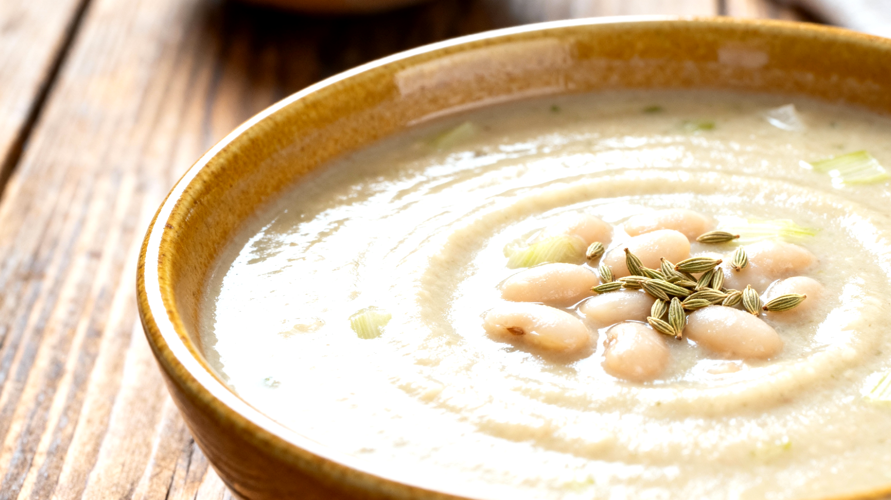 Zuppa di finocchi e fagioli cannellini con semi di finocchio"